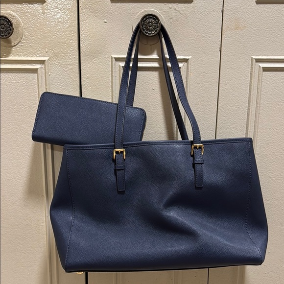 2-FER Michael Kors Navy Blue Tote Bag and Wallet Set - Picture 3 of 10